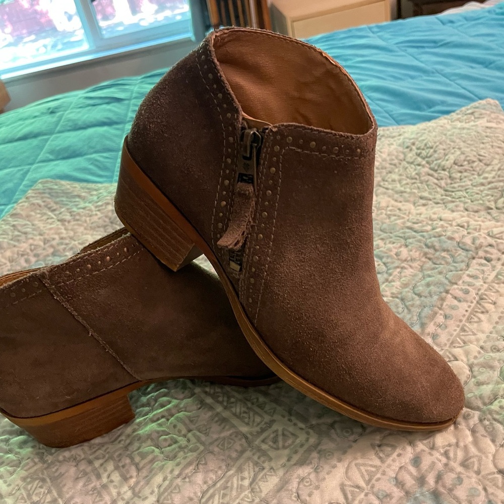 Lucky brand Women's Brown Suede Ankle Boots